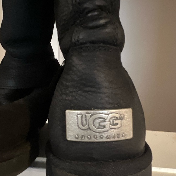 FUR LINED BLACK UGGS KENSINGTON TALL - Picture 2 of 3